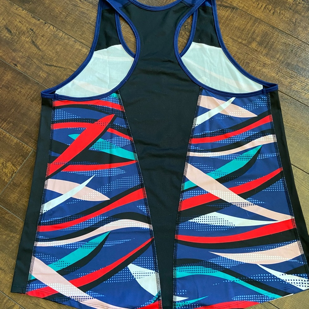 Joe Fresh active top - Picture 2 of 4